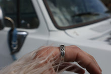 Load image into Gallery viewer, Sunburst and Flowers Diamond Ring