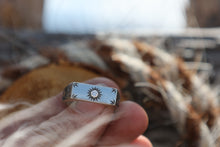 Load image into Gallery viewer, Sunburst and Flowers Diamond Ring