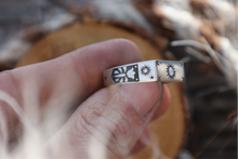 Load image into Gallery viewer, Sunburst and Flowers Diamond Ring