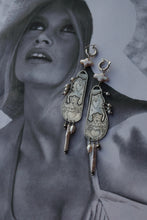 Load image into Gallery viewer, Pearl Chap Earrings
