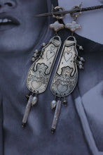 Load image into Gallery viewer, Pearl Chap Earrings
