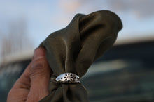 Load image into Gallery viewer, Diamond Flower Signet
