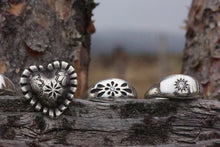 Load image into Gallery viewer, Ruffle Heart Ring
