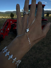 Load image into Gallery viewer, Pearl Cross Hand Chain
