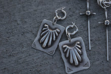 Load image into Gallery viewer, Silver Stamp Starburst Earrings
