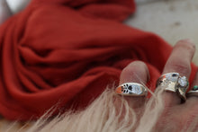 Load image into Gallery viewer, Tulip and Diamond Signet
