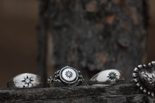 Load image into Gallery viewer, Hammered Star Set Signet
