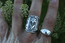 Load image into Gallery viewer, Daffodil Folk Diamond Ring
