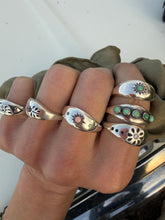 Load image into Gallery viewer, Pink Conch and Black Diamond Signet
