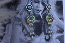 Load image into Gallery viewer, Silver Concho Shamrock Earrinngs
