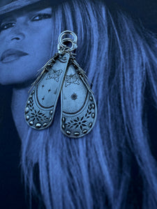 Silver Chap Earrings with Sapphire