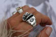 Load image into Gallery viewer, Queen of Hearts Cowboy Ring
