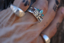 Load image into Gallery viewer, Flower Burst Ring with Diamonds
