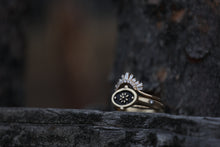 Load image into Gallery viewer, Gold Framed Flower Ring
