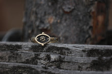 Load image into Gallery viewer, Gold Framed Flower Ring
